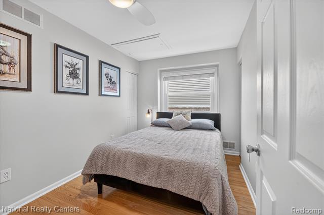 Builiding view twenty five for 560 Black Oaks, Howell, MI. 48843