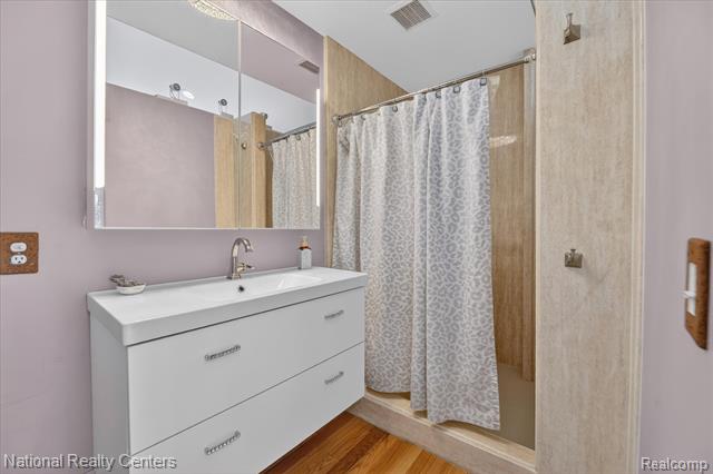 Builiding view twenty four for 560 Black Oaks, Howell, MI. 48843