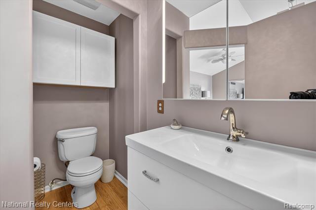 Builiding view twenty six for 560 Black Oaks, Howell, MI. 48843