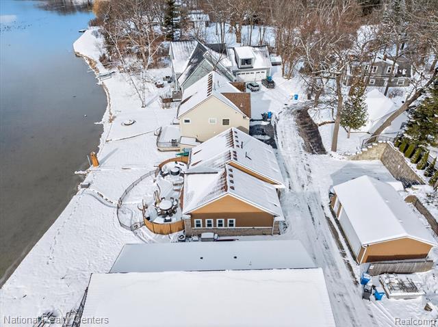 Builiding view two for 560 Black Oaks, Howell, MI. 48843