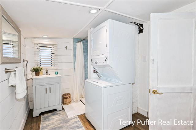 Builiding view fifteen for 305 Robert, Ludington, MI. 49431