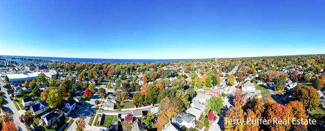 Builiding view forty for 305 Robert, Ludington, MI. 49431