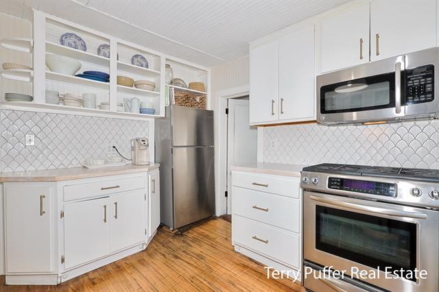 Builiding view fourteen for 305 Robert, Ludington, MI. 49431