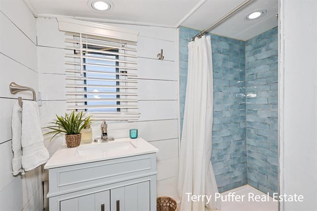 Builiding view seventeen for 305 Robert, Ludington, MI. 49431