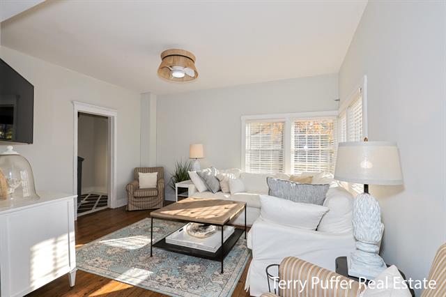 Builiding view ten for 305 Robert, Ludington, MI. 49431