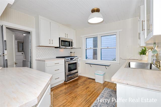 Builiding view thirteen for 305 Robert, Ludington, MI. 49431