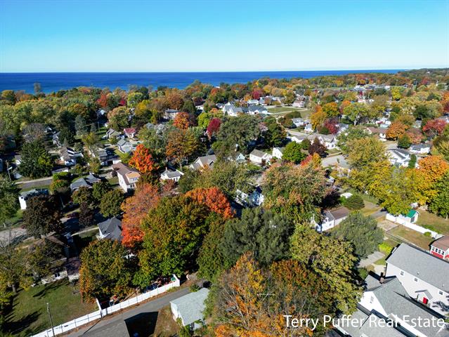 Builiding view thirty eight for 305 Robert, Ludington, MI. 49431