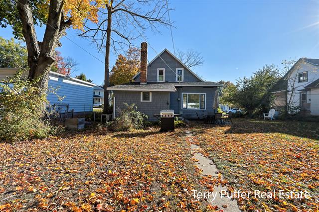 Builiding view thirty four for 305 Robert, Ludington, MI. 49431