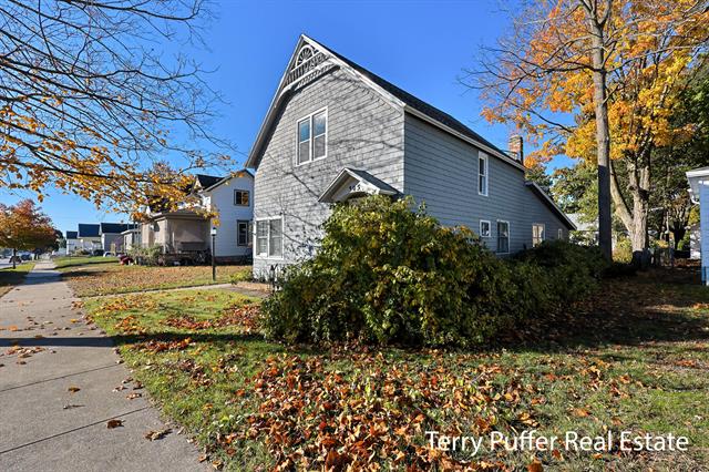 Builiding view thirty for 305 Robert, Ludington, MI. 49431