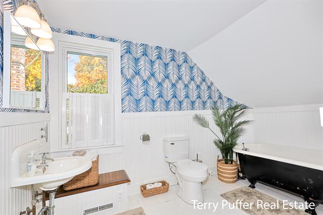 Builiding view twenty two for 305 Robert, Ludington, MI. 49431