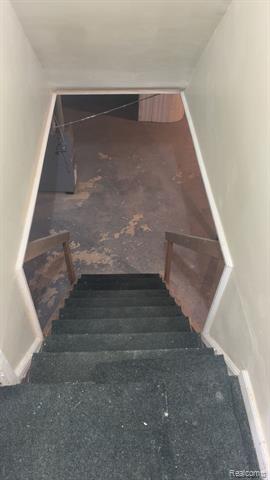 Builiding view eighteen for 6387 Auburn, Detroit, MI. 48228