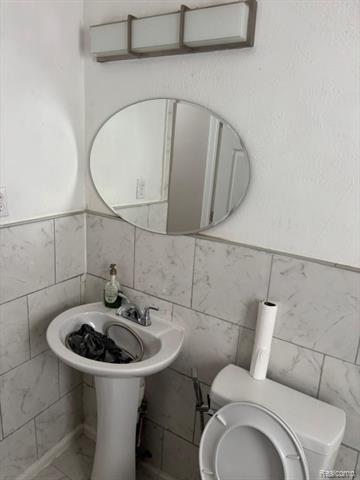 Builiding view eleven for 6387 Auburn, Detroit, MI. 48228