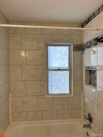 Builiding view nine for 6387 Auburn, Detroit, MI. 48228