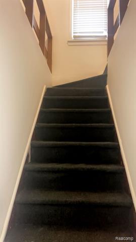 Builiding view seventeen for 6387 Auburn, Detroit, MI. 48228