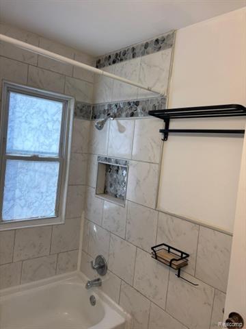 Builiding view sixteen for 6387 Auburn, Detroit, MI. 48228