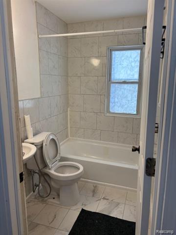 Builiding view twelve for 6387 Auburn, Detroit, MI. 48228