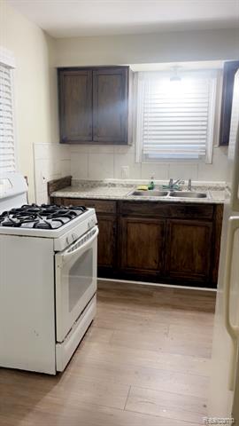 Builiding view twenty six for 6387 Auburn, Detroit, MI. 48228