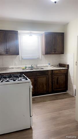 Builiding view twenty three for 6387 Auburn, Detroit, MI. 48228