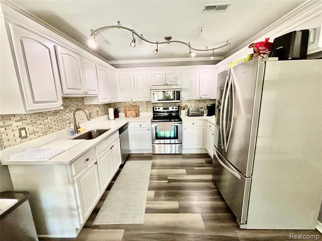 Builiding view five for 11405 Woods, Utica, MI. 48317