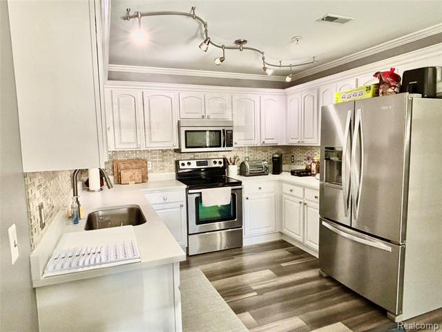 Builiding view four for 11405 Woods, Utica, MI. 48317