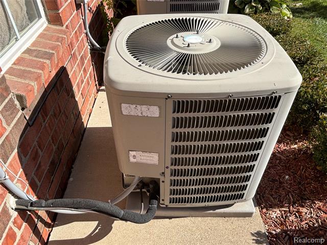 Builiding view twenty one for 11405 Woods, Utica, MI. 48317