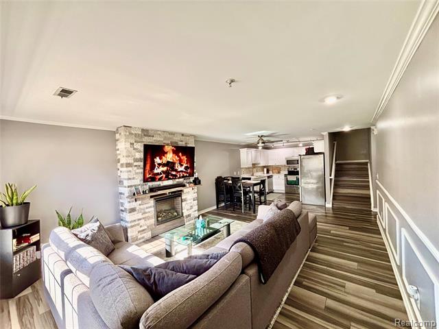 Builiding view two for 11405 Woods, Utica, MI. 48317