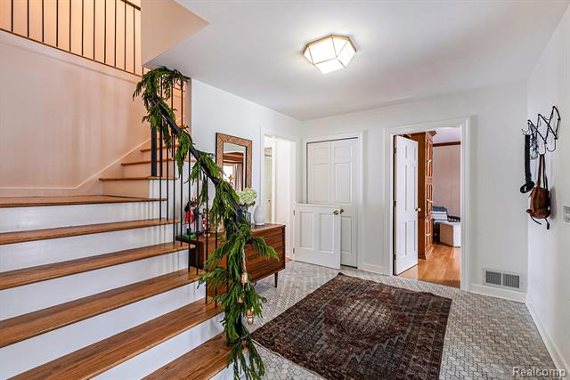 Builiding view seven for 5348 Mccandlish, Grand Blanc, MI. 48439