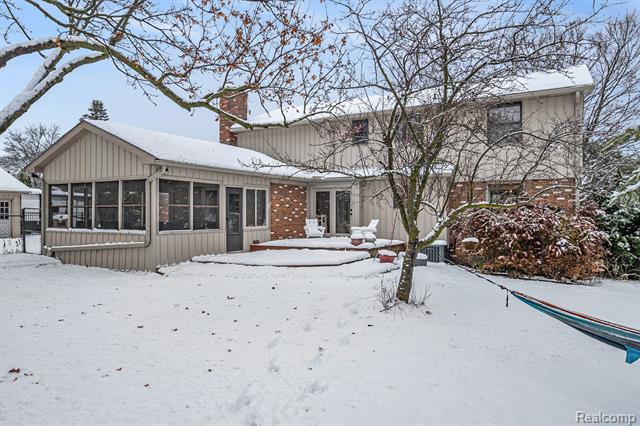 Builiding view thirty for 5348 Mccandlish, Grand Blanc, MI. 48439