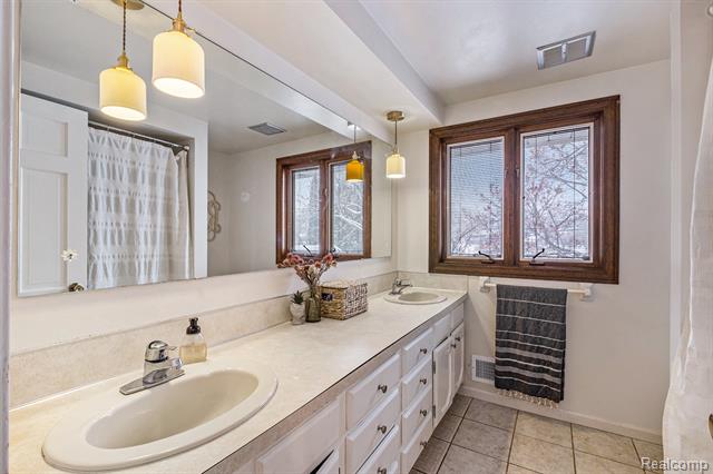 Builiding view twenty eight for 5348 Mccandlish, Grand Blanc, MI. 48439