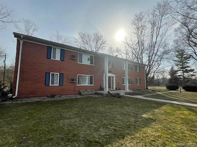 Builiding view two for 59425 10 Mile, South Lyon, MI. 48178