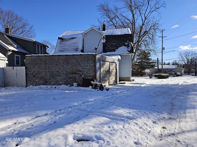 Builiding view forty for 505 Yale, Saginaw, MI. 48602