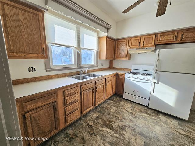 Builiding view seven for 505 Yale, Saginaw, MI. 48602