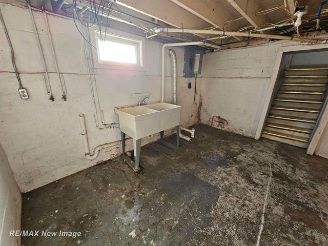 Builiding view thirty eight for 505 Yale, Saginaw, MI. 48602