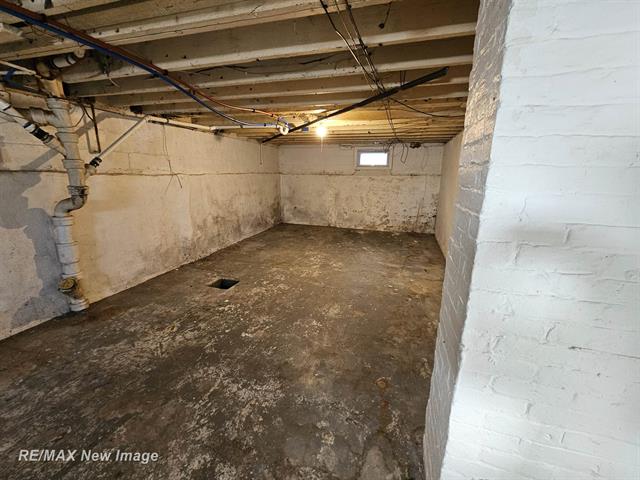 Builiding view thirty nine for 505 Yale, Saginaw, MI. 48602