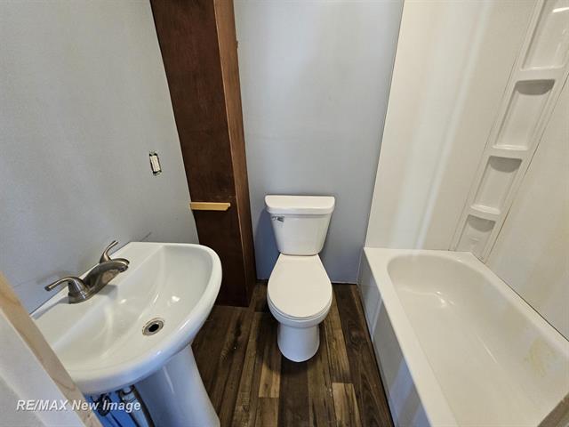 Builiding view twenty four for 505 Yale, Saginaw, MI. 48602