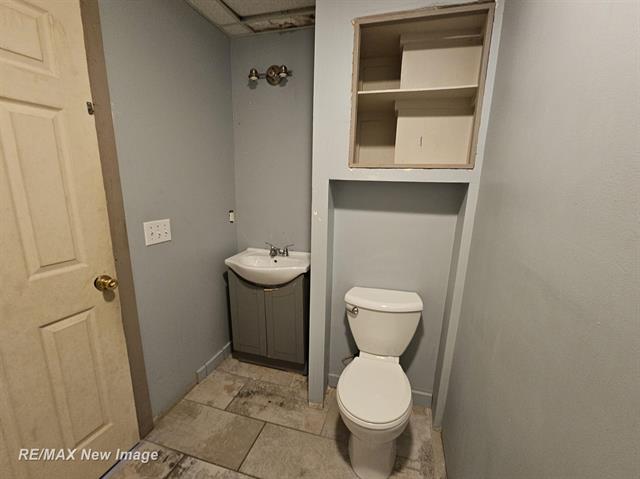 Builiding view twenty seven for 505 Yale, Saginaw, MI. 48602