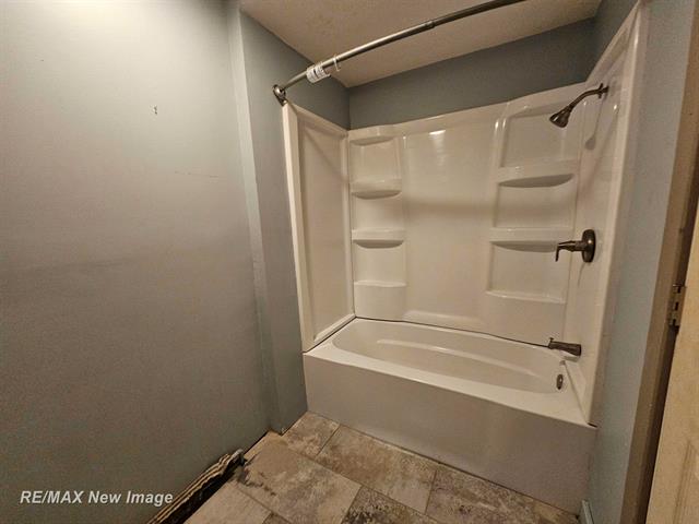 Builiding view twenty six for 505 Yale, Saginaw, MI. 48602