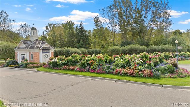 Builiding view forty five for 6166 Natures Cove, Grand Blanc, MI. 48439