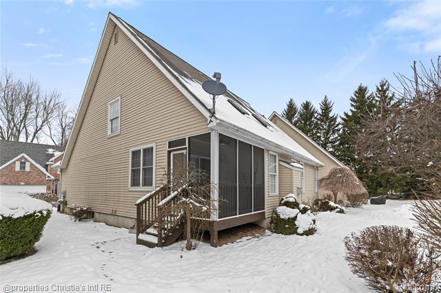 Builiding view forty for 6166 Natures Cove, Grand Blanc, MI. 48439