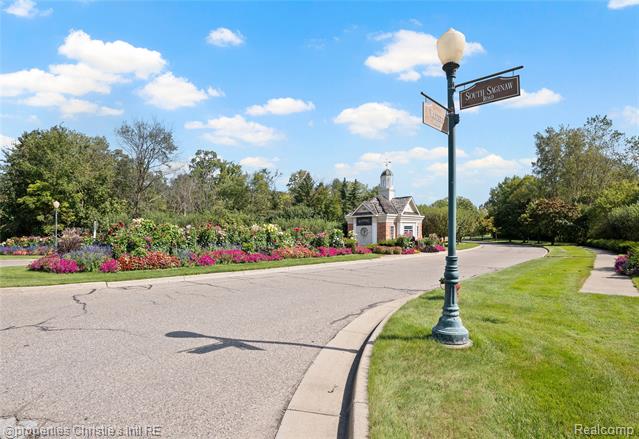 Builiding view one for 6166 Natures Cove, Grand Blanc, MI. 48439