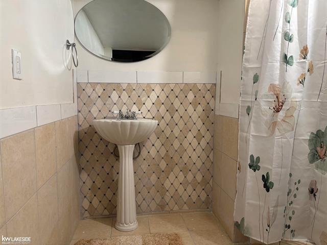 Builiding view sixteen for 563 Metcalf, Imlay City, MI. 48444