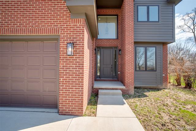 Builiding view fifty eight for 2921 Walsh, Rochester, MI. 48309