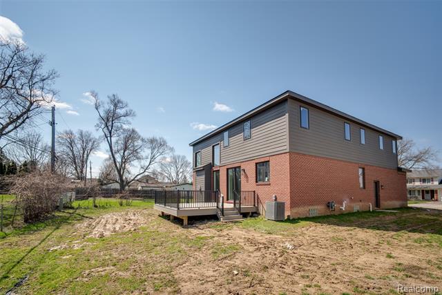 Builiding view fifty five for 2921 Walsh, Rochester, MI. 48309
