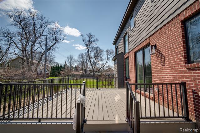Builiding view fifty six for 2921 Walsh, Rochester, MI. 48309