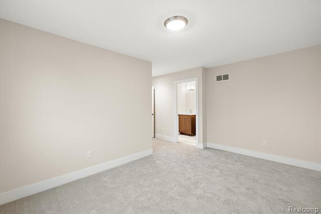 Builiding view forty four for 2921 Walsh, Rochester, MI. 48309