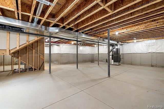 Builiding view forty six for 2921 Walsh, Rochester, MI. 48309