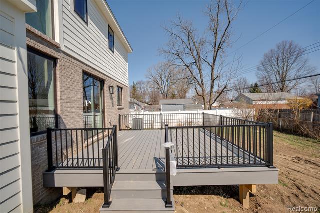 Builiding view fifty five for 2911 Walsh, Rochester, MI. 48309