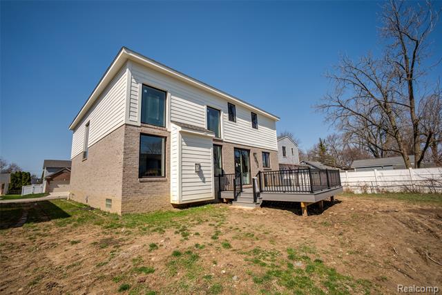 Builiding view fifty two for 2911 Walsh, Rochester, MI. 48309