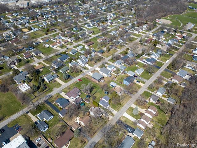 Builiding view sixty one for 2911 Walsh, Rochester, MI. 48309