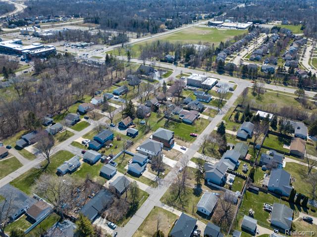 Builiding view sixty three for 2911 Walsh, Rochester, MI. 48309